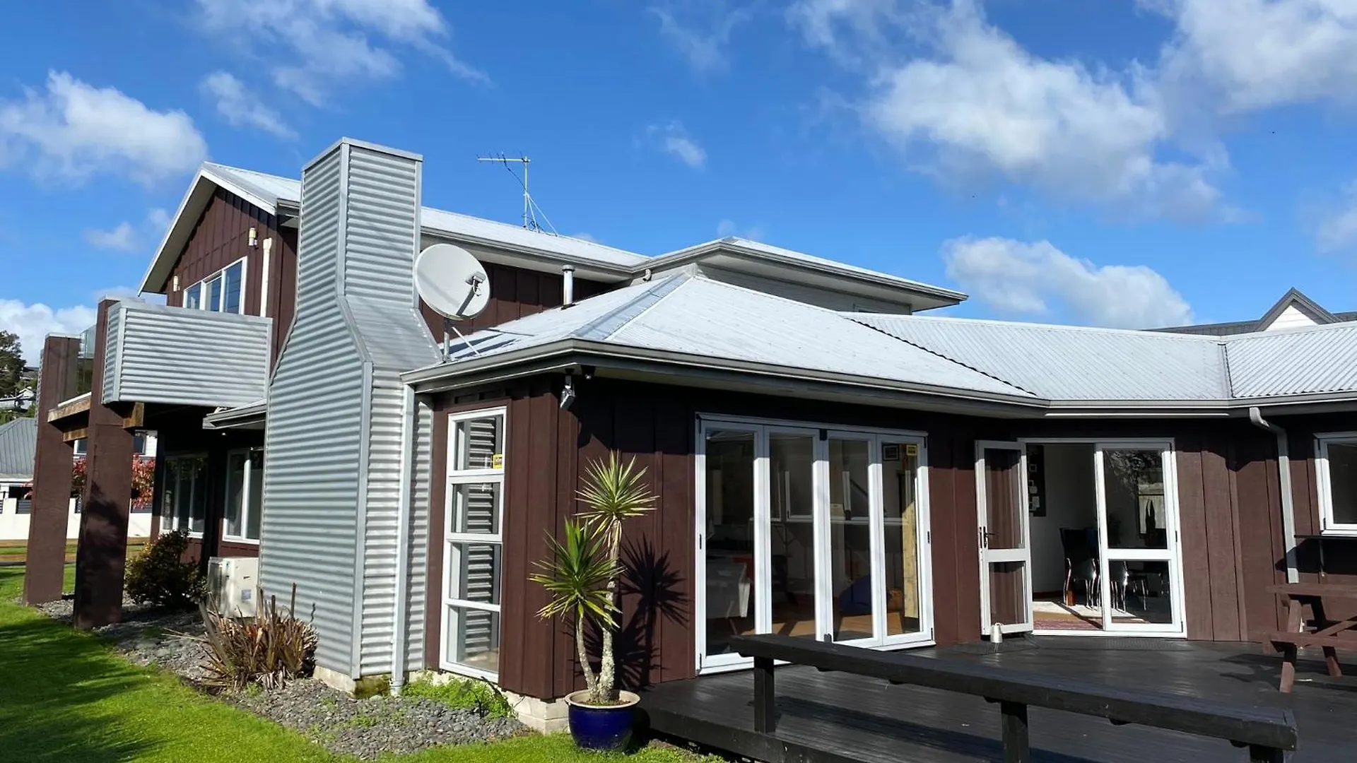 Zodiac Bay Lake Retreat Rotorua Holiday home